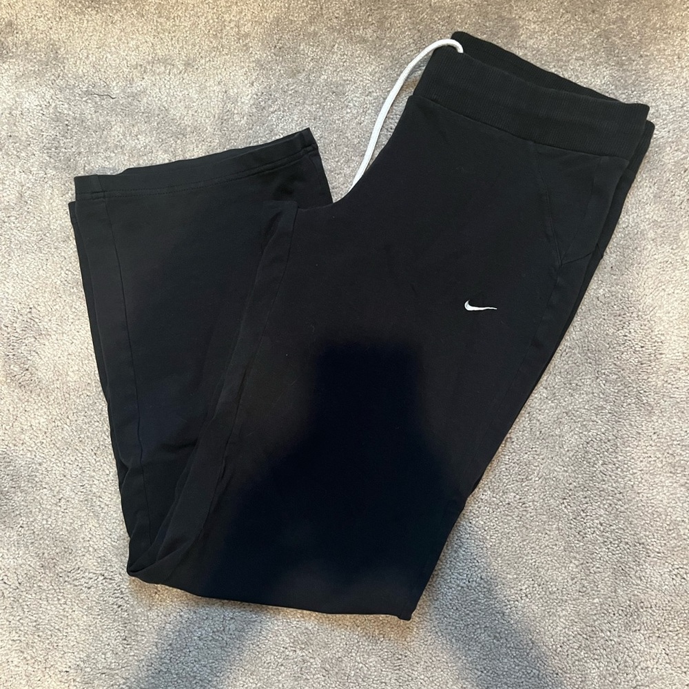 Women’s black size L nike sweatpants.